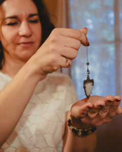 RADIESTHÉSITE AGDE LUDIVINE ENERGÉTICIENNE AGDE - Studio Pika Photographie Agde